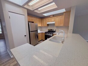 Building Photo - 707 Las Casitas Dr
