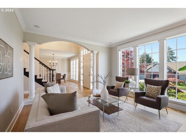 Building Photo - Exquisite 4+ Bed, 4 Bath Home in Sought Af...