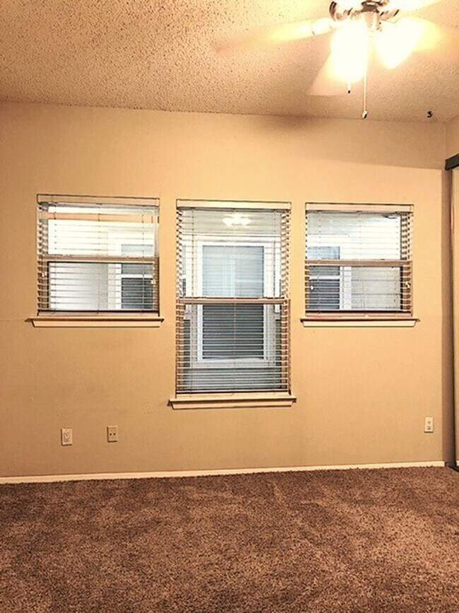 Building Photo - K215 - West University Place #301