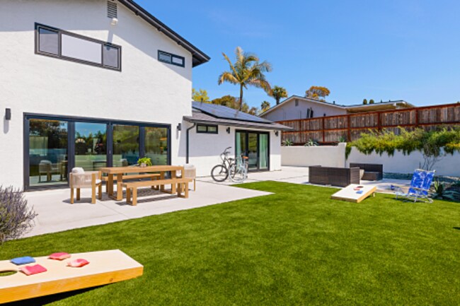 Building Photo - 3257 Camarillo Ave