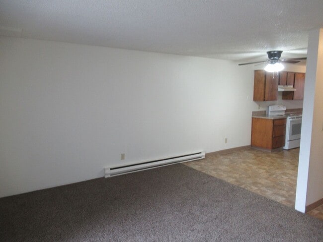 Building Photo - Two Bedroom Townhouse in Quiet Neighborhood