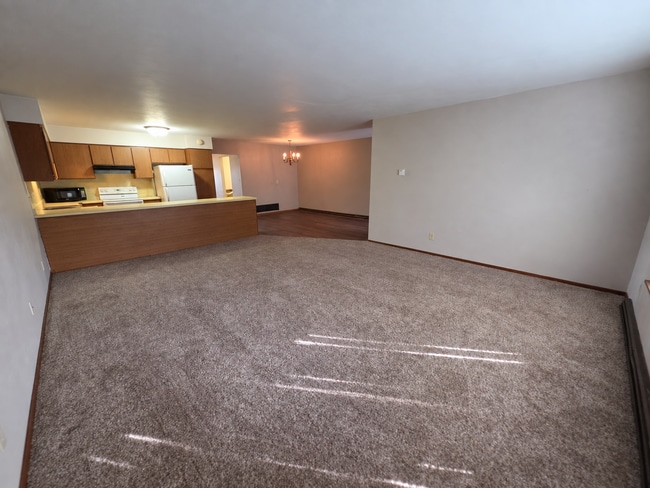 Building Photo - Large 1 Bedroom with Bonus Room - Available Now!