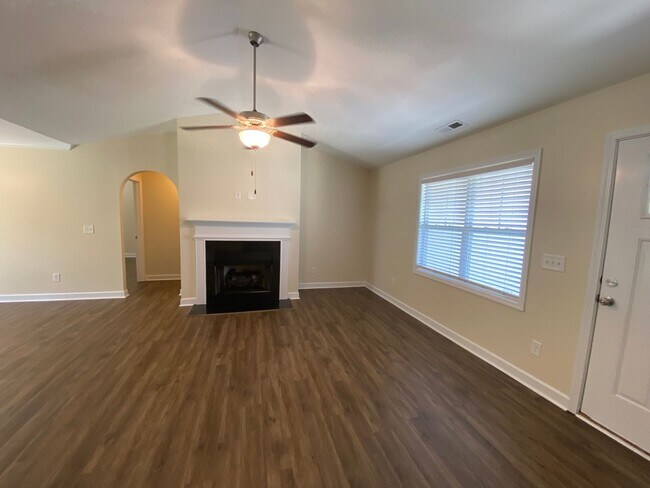 Foto del edificio - Rental Available in Landing at Everetts Creek