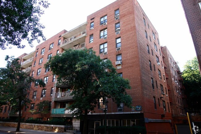 Building Photo - Summit House