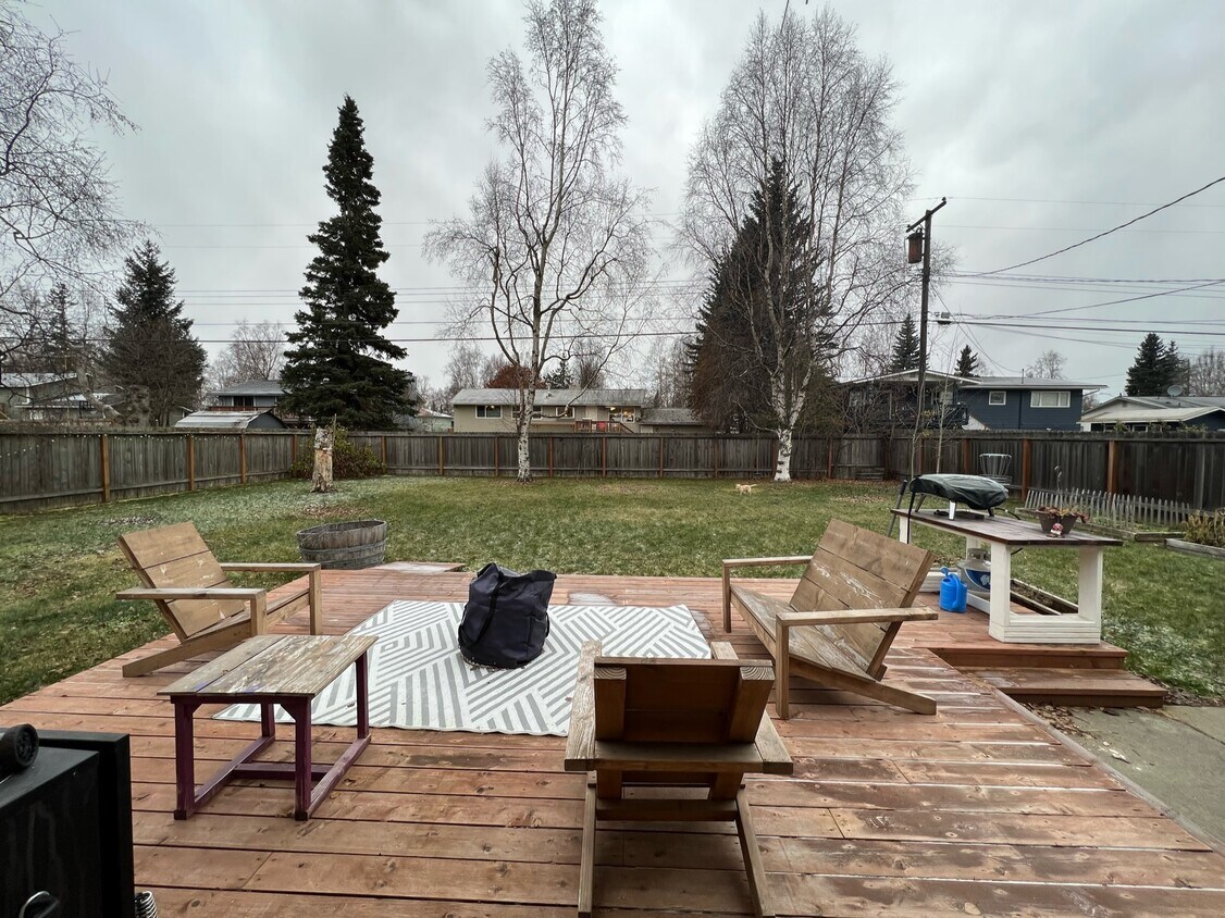 Fully fenced yard - 2926 Dartmouth Dr