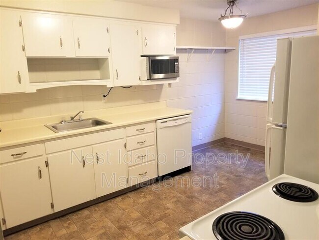 Foto del edificio - 884 S Curtis Rd