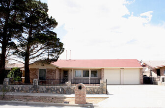 Building Photo - 10737 Fort Worth St