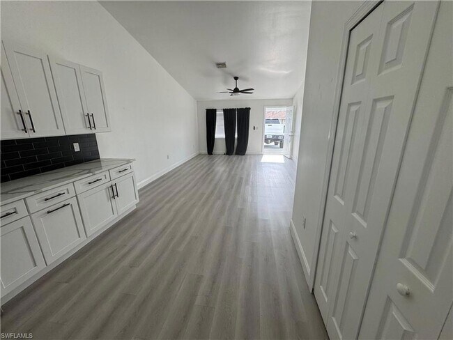 Foto del edificio - 7296 Pebble Beach Rd