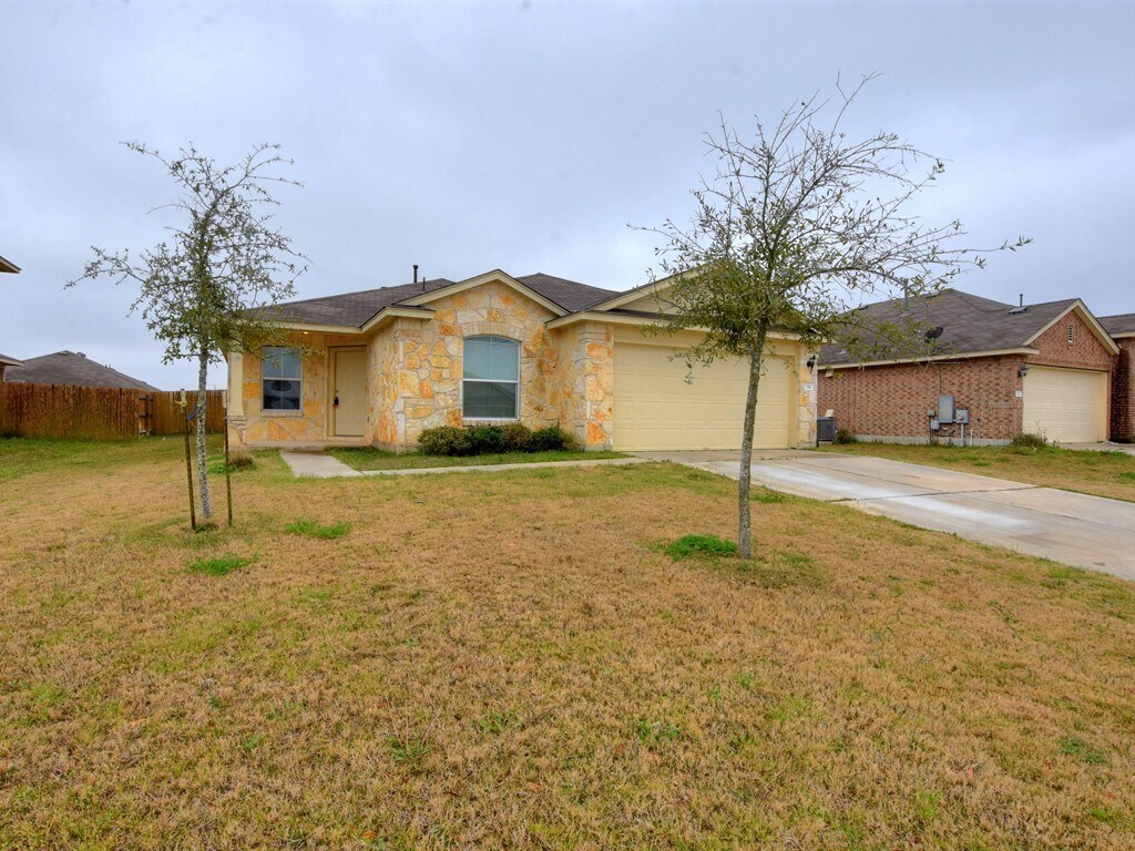Foto principal - BEAUTIFUL 4 BEDROOMS / 2 BATH HOME IN HUNTER'S CROSSING
