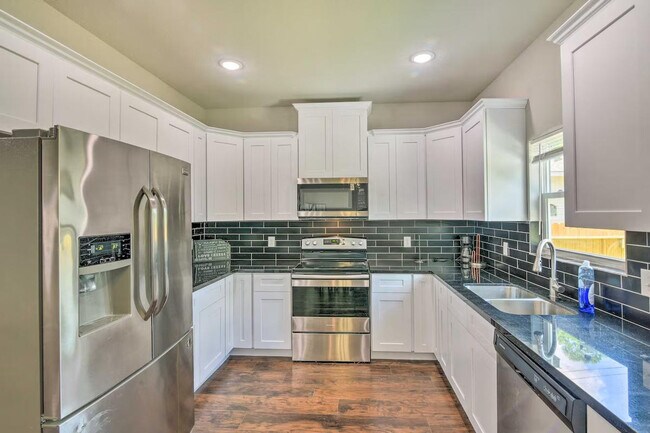 Foto del edificio - 3510 Oleander Ave