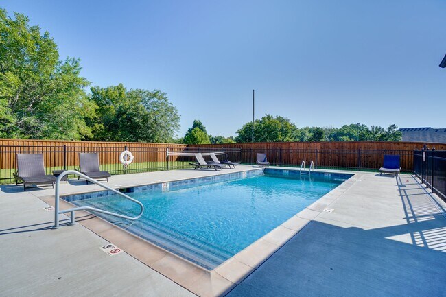 Foto del edificio - Maple Park at Riley Farm