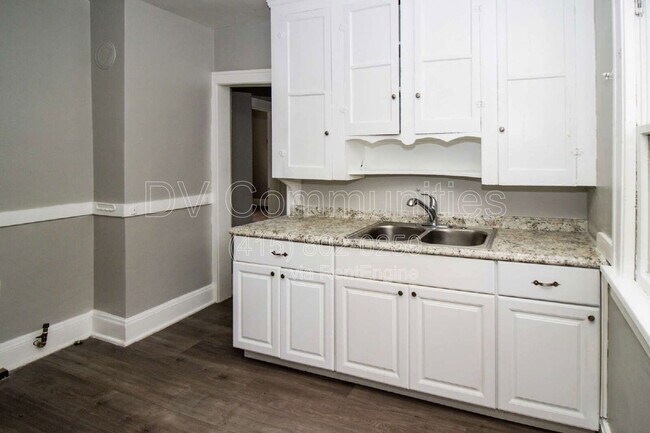 Foto del edificio - 14112 Edgewood Ave