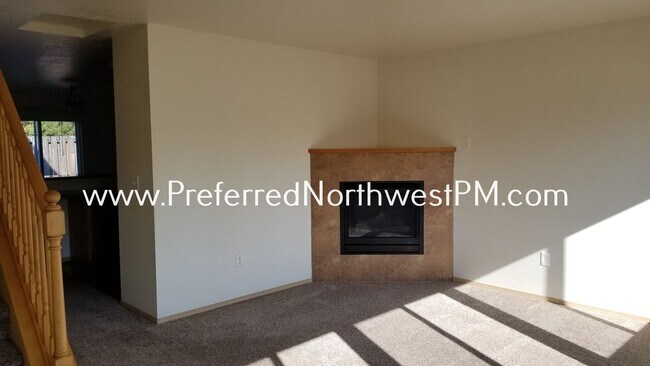 Foto del edificio - 685 Pine Ct