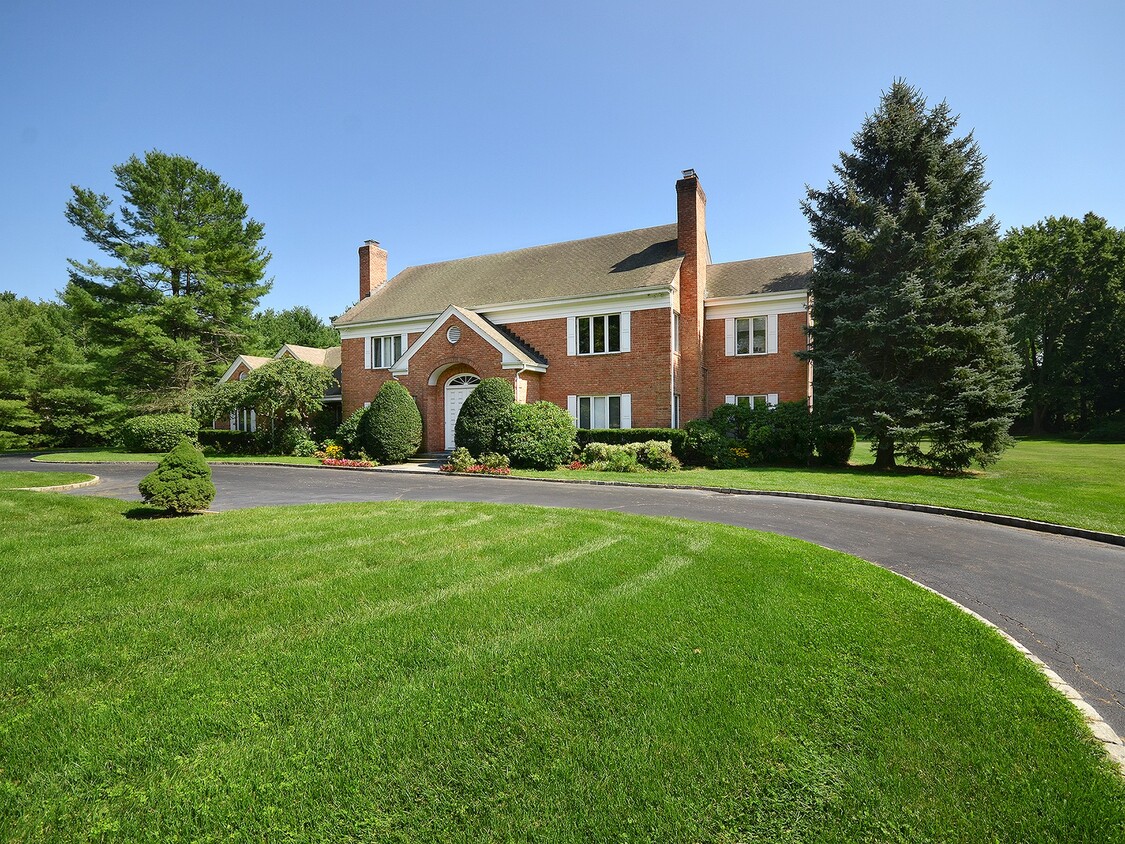 Primary Photo - 10 High Meadow Ct