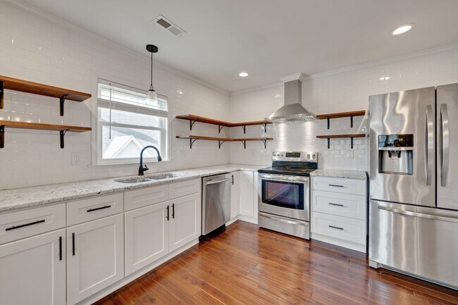 Foto del edificio - Beautiful bungalow in fabulous Durham location!