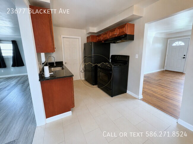 Foto del edificio - 23677 Blackett Ave