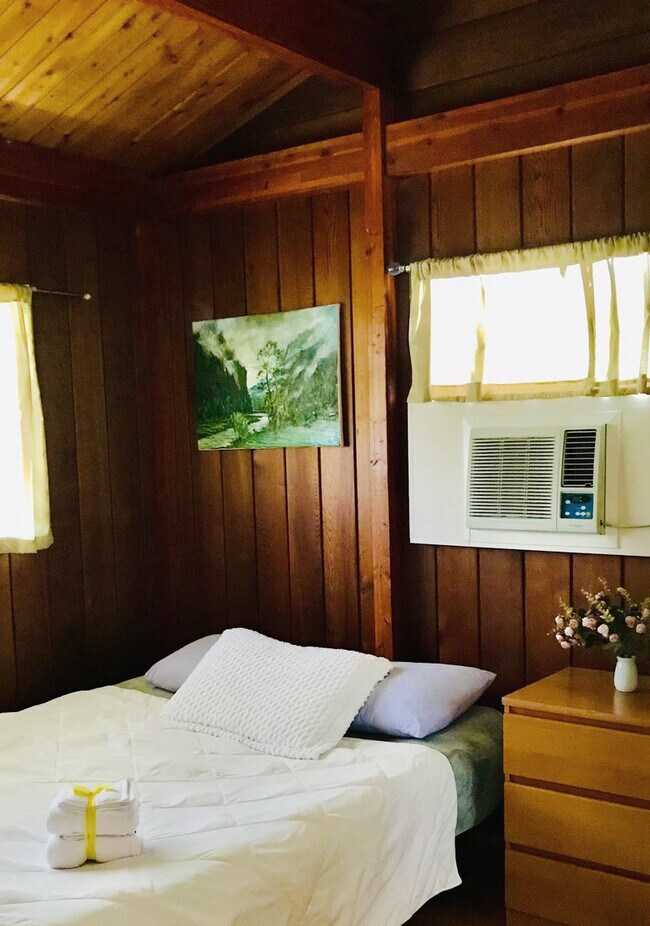 Private bedroom - 1082 Kaluanui Rd