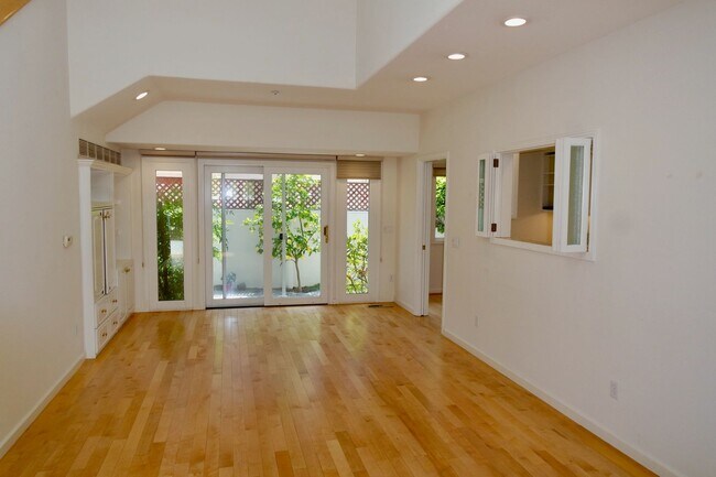 Building Photo - Downtown Los Altos