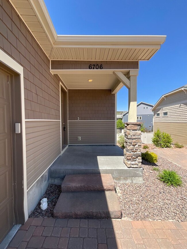 Building Photo - 3 Bedroom Home Available Near Marksheffel ...