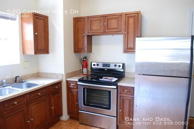 Building Photo - 520 Carmody Hills Dr