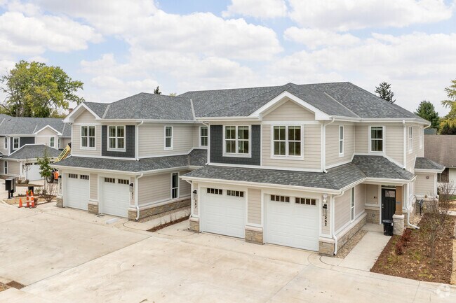 Fotografía del edificio - Main Street Townhomes