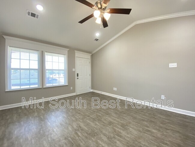 Building Photo - 412 Meadows Dr