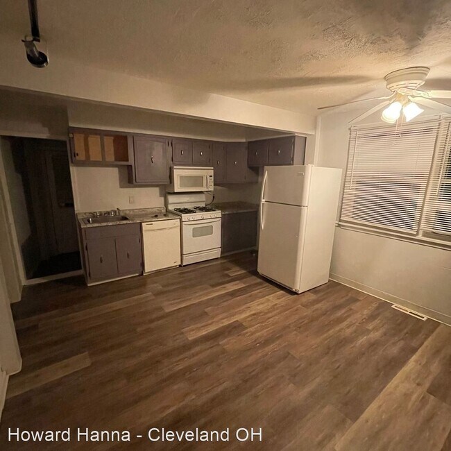 Building Photo - 2 br, 1 bath House - 346 E. 250th Street