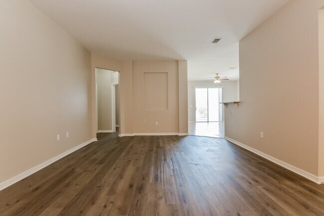 Foto del edificio - 5471 Silver Thistle Ln