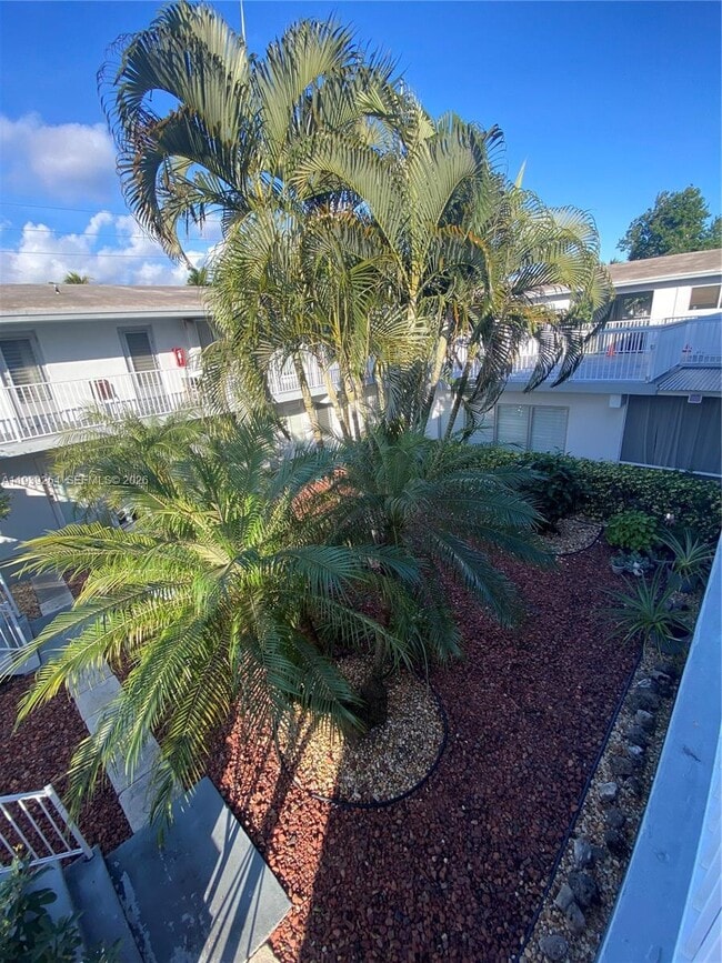 Building Photo - 2344 NE 12th St