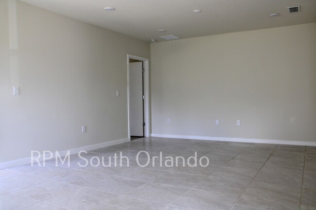 Foto del edificio - 4 bedroom, 2 bath home Kissimmee