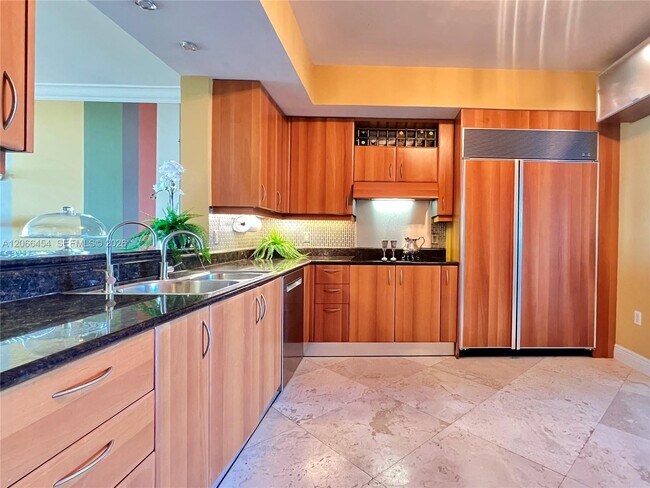 Foto del edificio - 2110 N Ocean Blvd