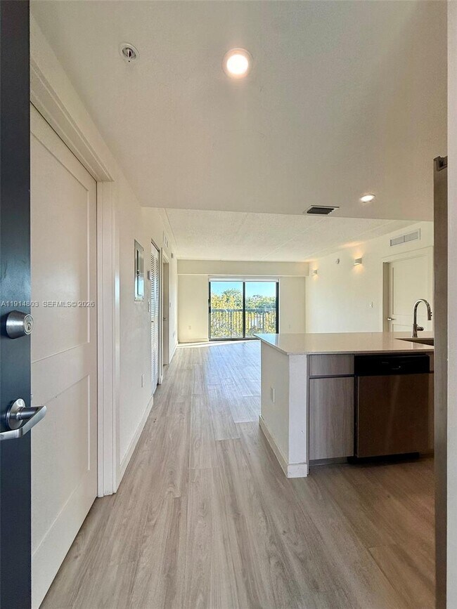 Foto del edificio - 2285 SW 27th St