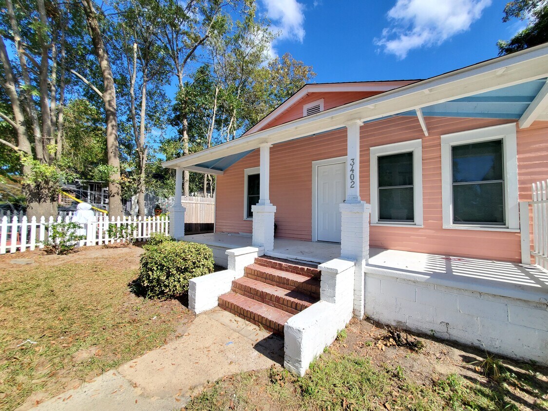 Primary Photo - 3402 Colonial Dr