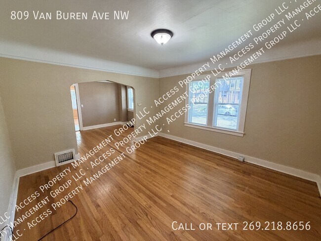Building Photo - 809 Van Buren Ave NW