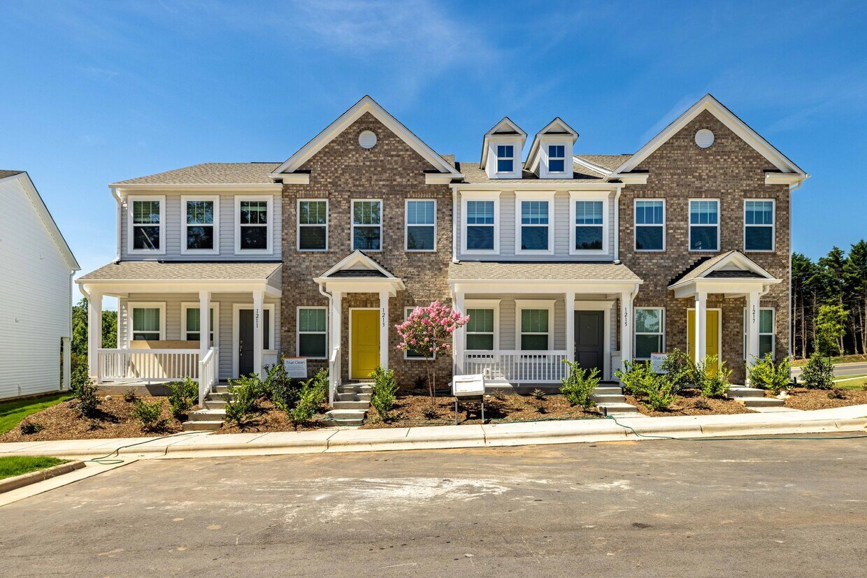 Primary Photo - 2BD/2.5BTH Lowell Townhome