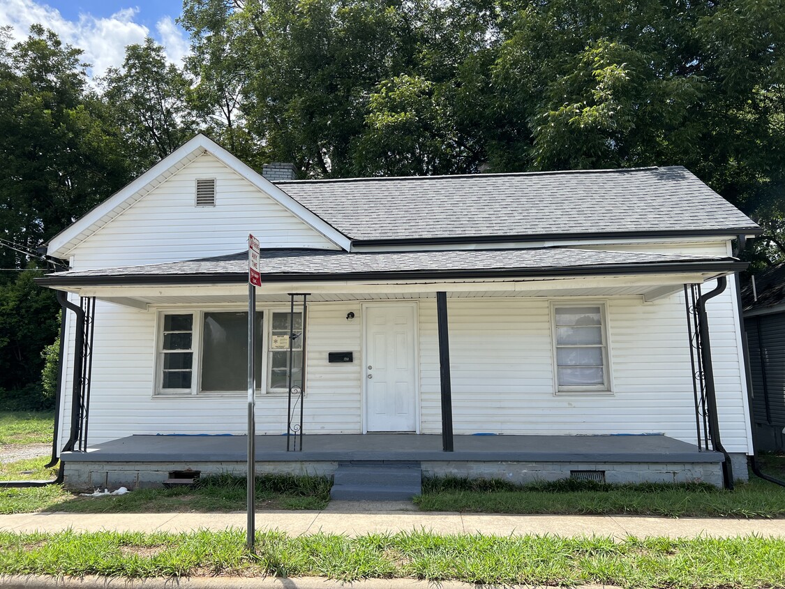 Front of the house - 605 S Marietta St