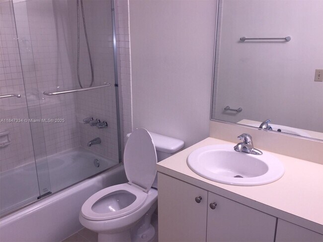 Foto del edificio - 10740 N Kendall Dr