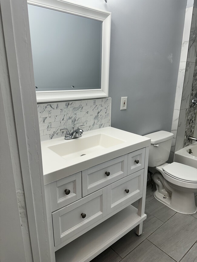 Building Photo - 16 Sabra St