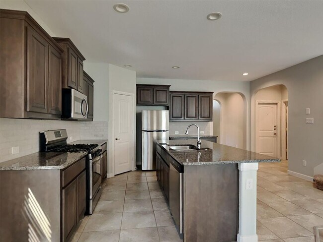 Foto del edificio - 5BR/4BA | Updated Single Family Home | 2-Car Garage | Gated backyard