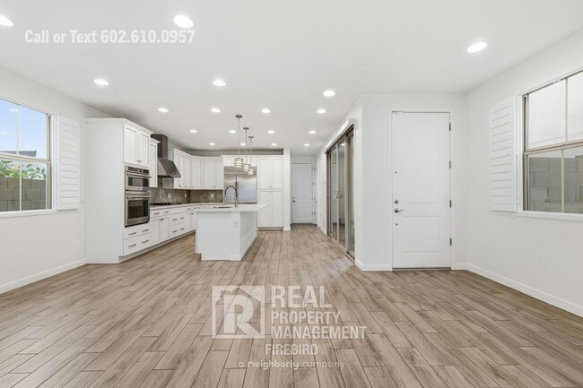 Building Photo - 2342 W Gloria Ln