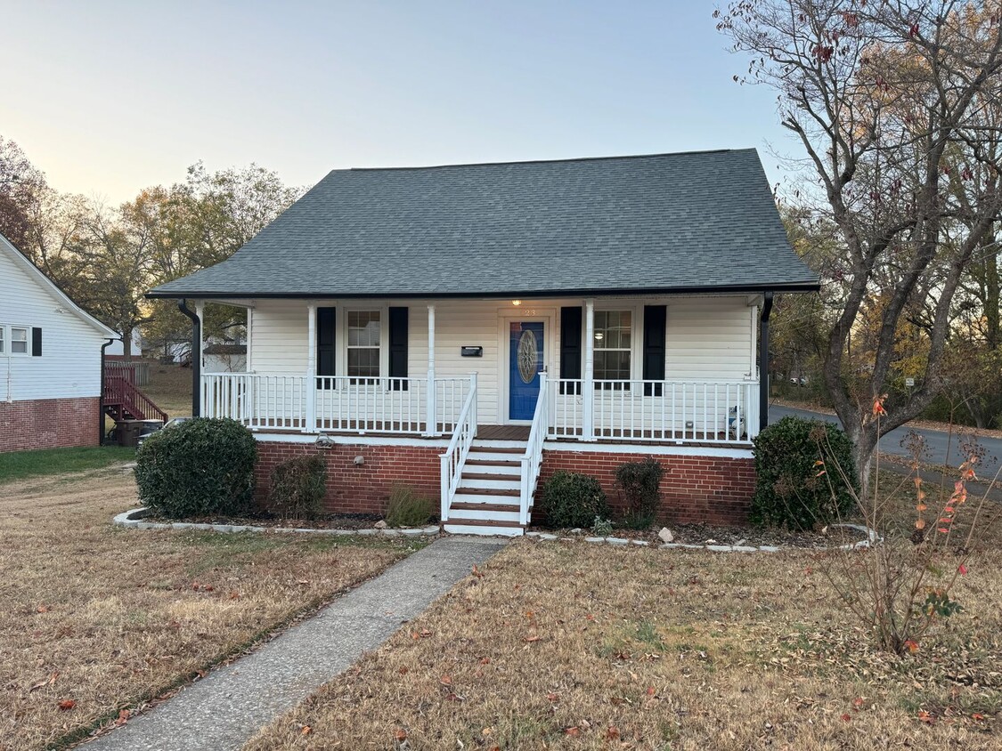 Primary Photo - Fully remodeled, 2 bed 1 bath house, Walk ...