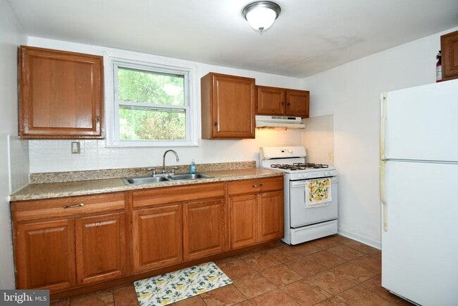 Building Photo - 14105 Robinson Ct