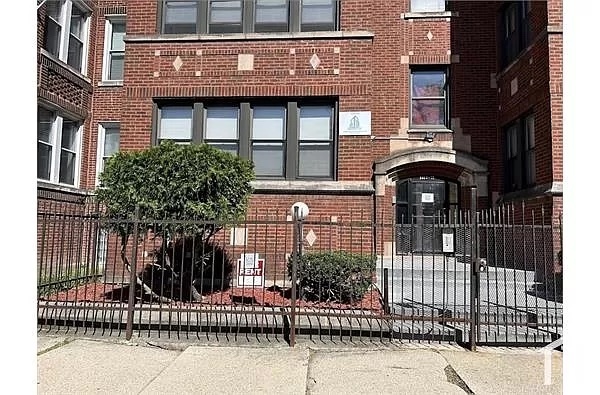 Primary Photo - 8017 S Carpenter St