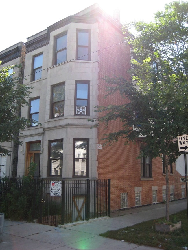 Building Photo - 1656 N Talman Ave