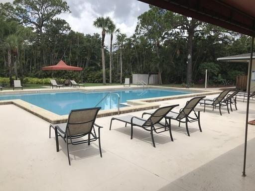 Foto del edificio - 4283 Wood Ride Rd