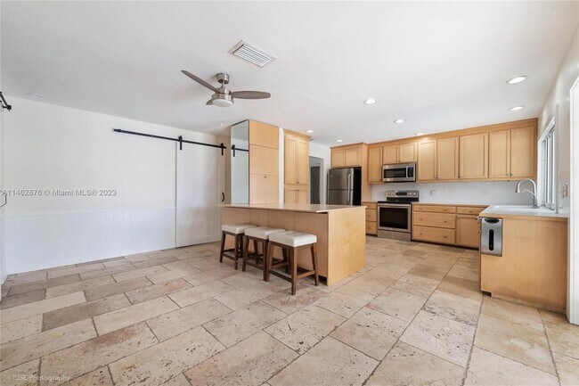 Building Photo - 15455 SW 81st Ave