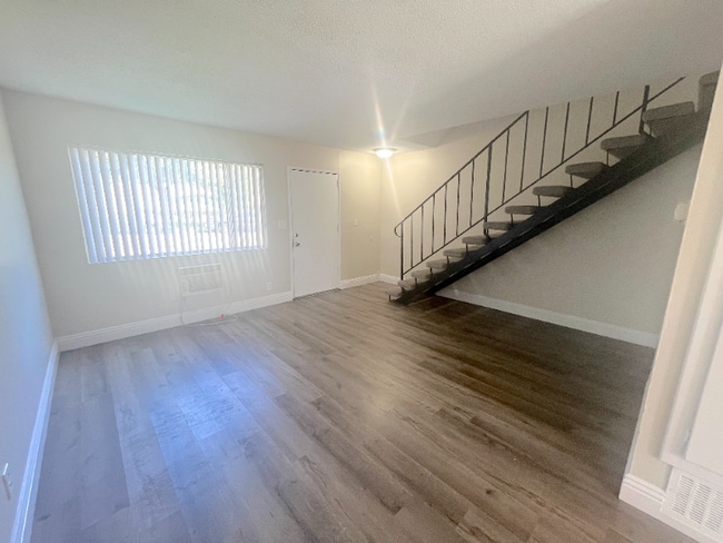 Foto del edificio - 587 Silverwood Ave