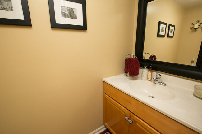 Downstairs powder room - 44 Ramsgate Ct