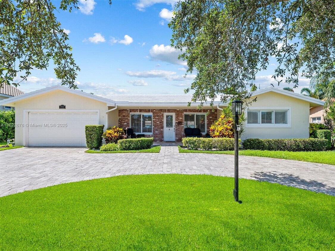 Foto principal - 2721 NE 45th St