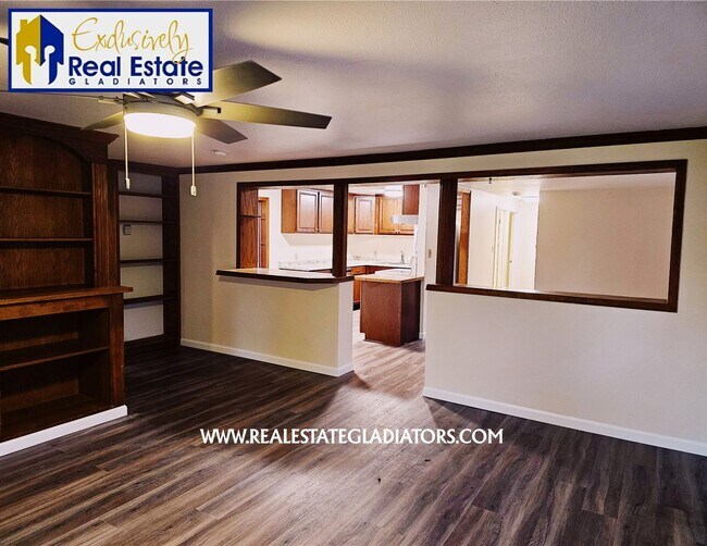 Foto del edificio - Pet Friendly Fresh 3 bed 2 bath with fully fenced yard